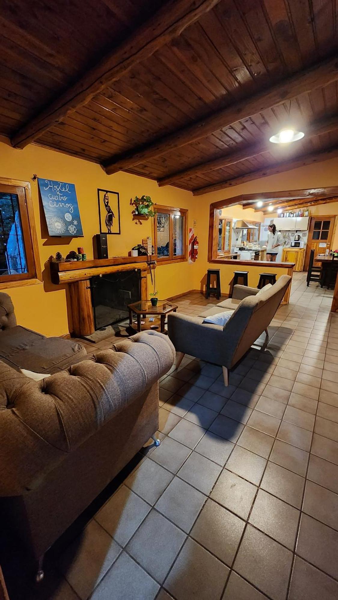 Cuatro Cerros Hostel San Carlos de Bariloche Bagian luar foto